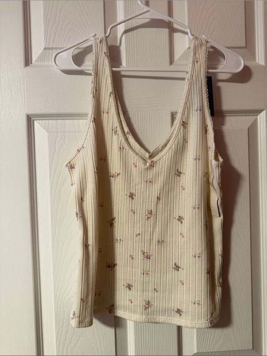 Tops - Cream Ribbed Floral V‑Neck Tank Top